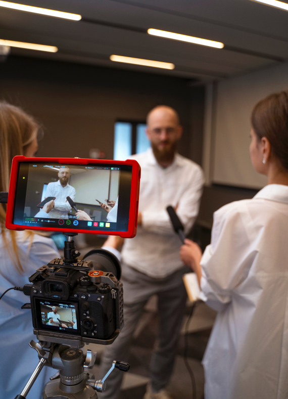 Our media training and simulation services help spokespeople feel confident and comfortable in any media setting