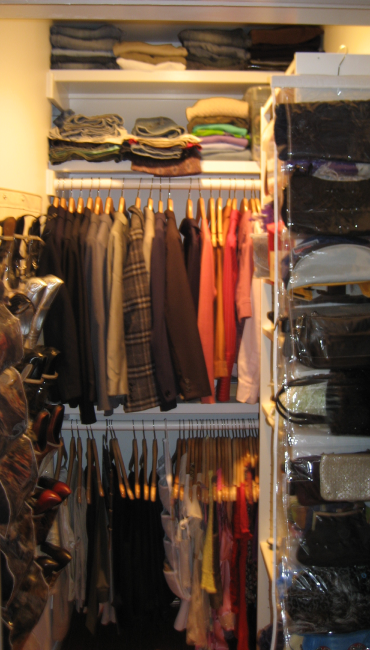 Professional organizing expert optimizing your Wardrobe Closet Space in Florida