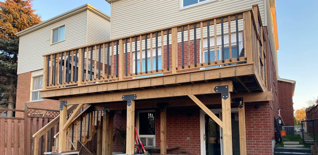 Decks And Fence construction Services offered by Green Crew Contracting Inc