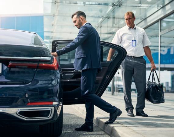 Airport Transport Services that are dependable and practical are provided by YMM ONDEMAND SHUTTLE