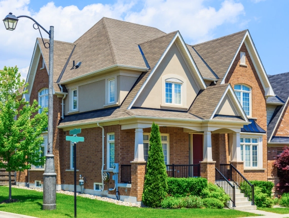 Luxury homes listed by a realtor in Toronto