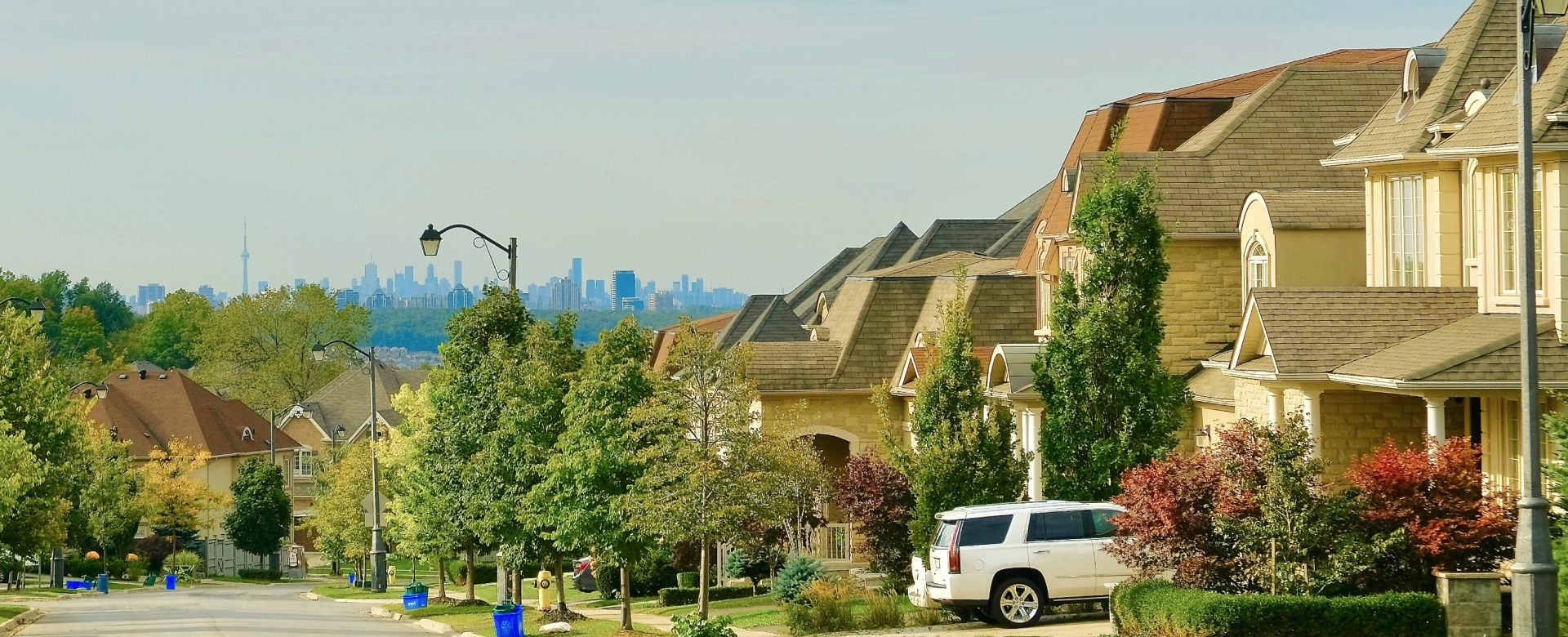 Realtor in Vaughan helping clients buy homes