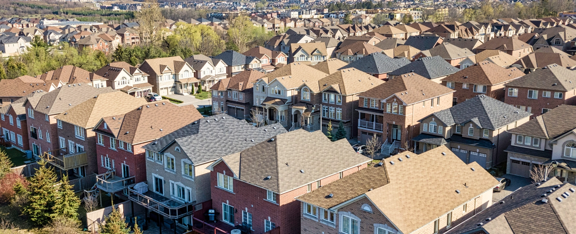 Realtor in Richmond Hill helping clients