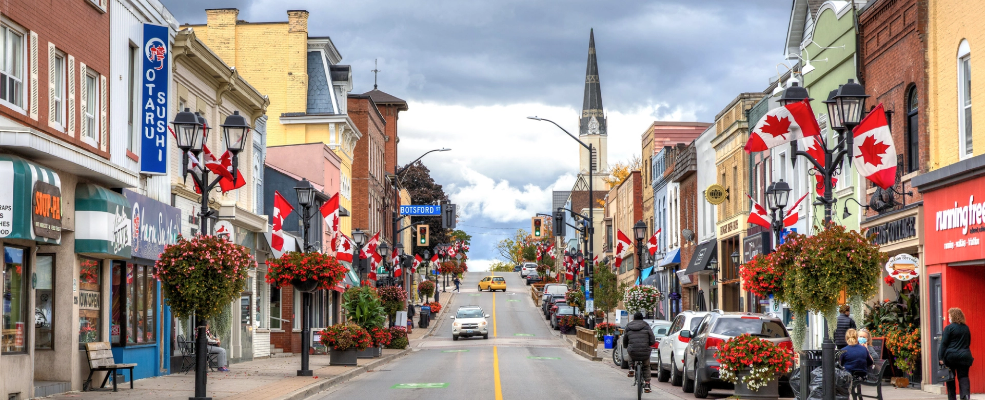 Realtor in Newmarket assisting home buyers