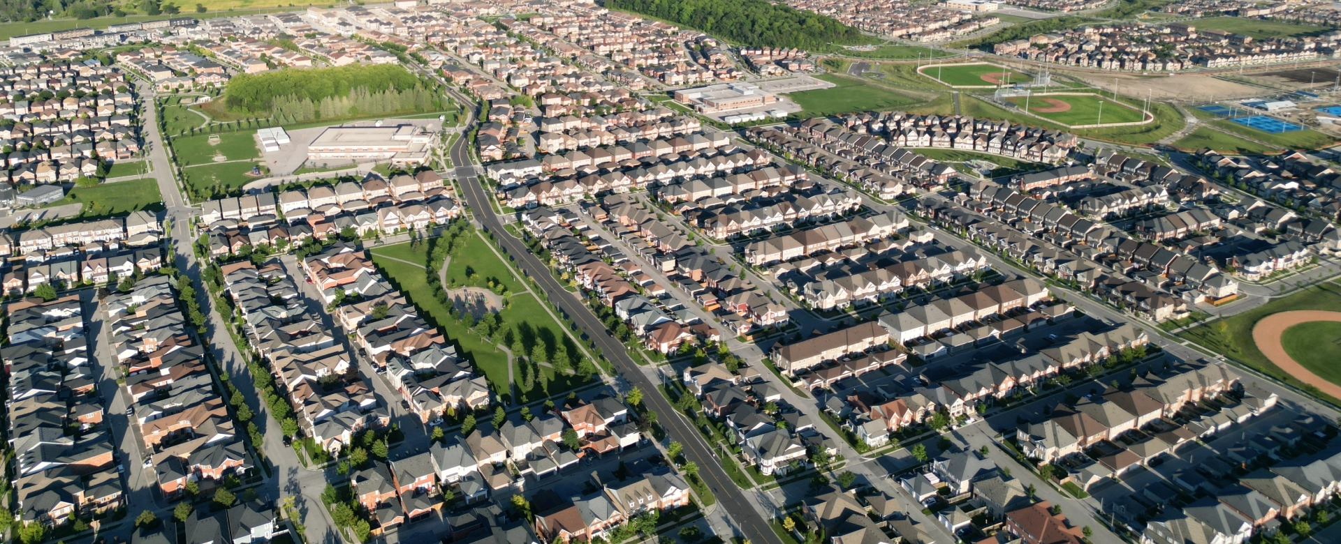 Realtor in Markham showing property listings