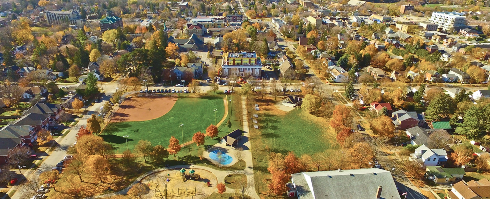 Realtor in Aurora assisting homebuyers