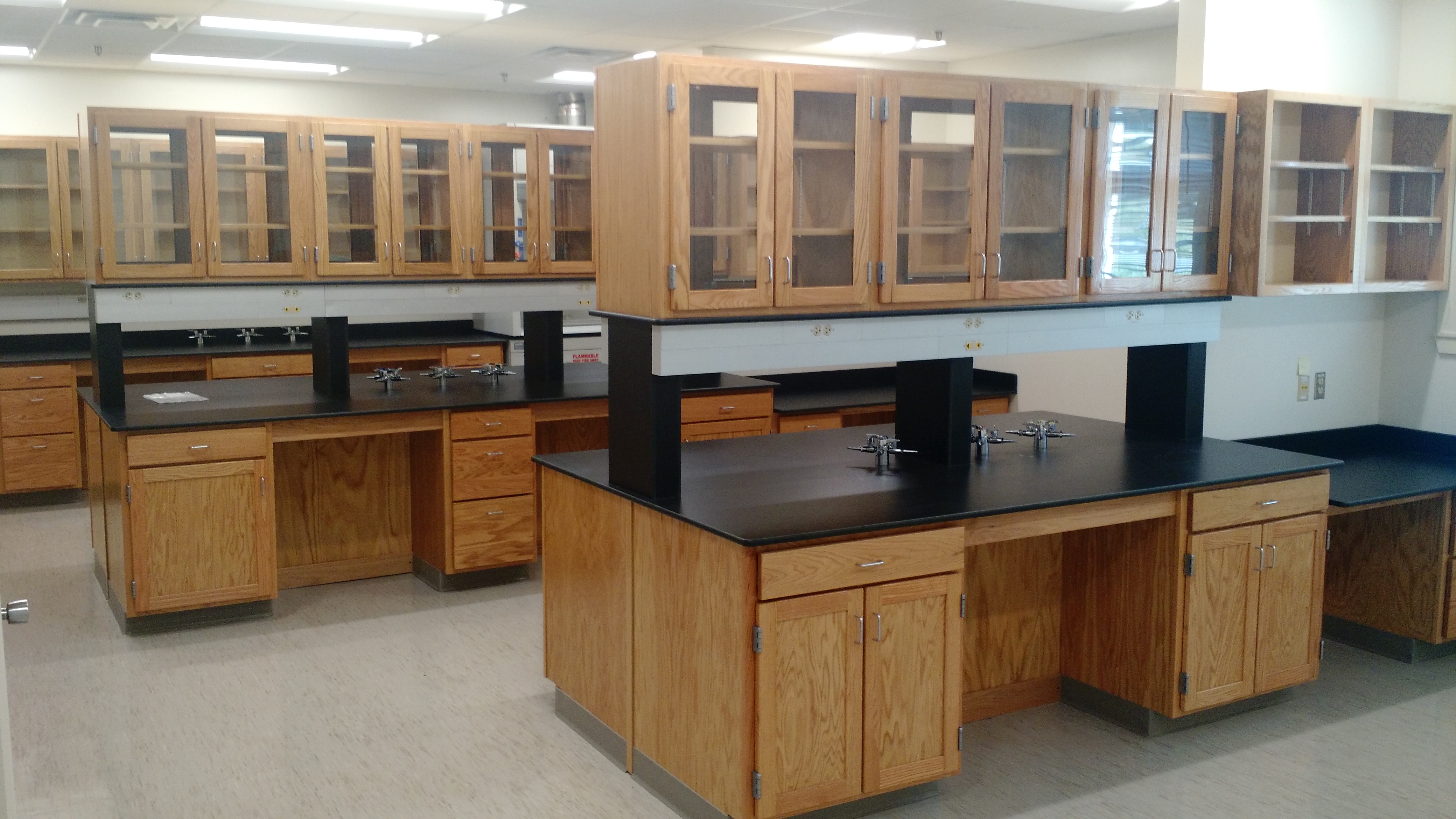 laboratory furniture manufacturers​