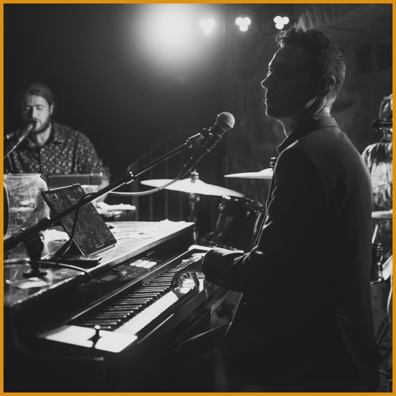 Tailored Dueling Piano Shows for Any Occasion