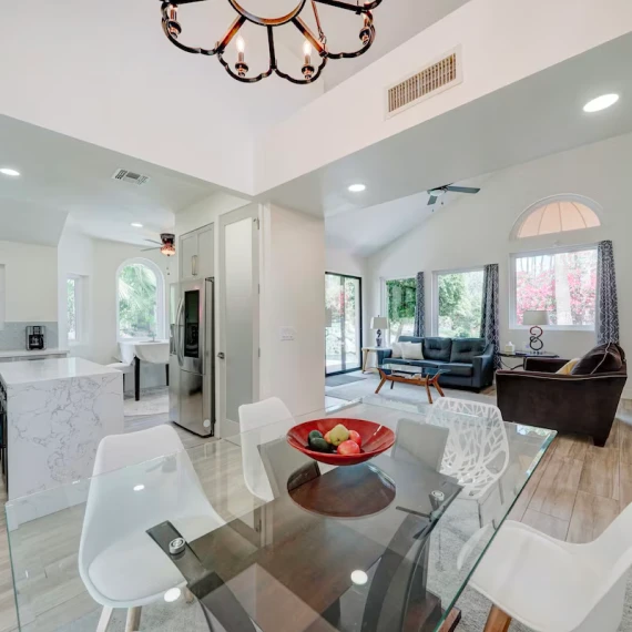 A Luxurious Waterfront Home awaits you!