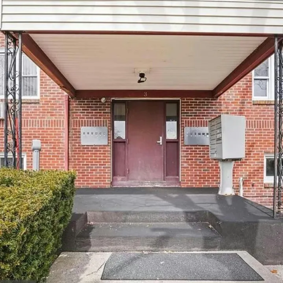 2160 Mineral Spring Ave, Building 3, Unit 7 in North Providence, RI