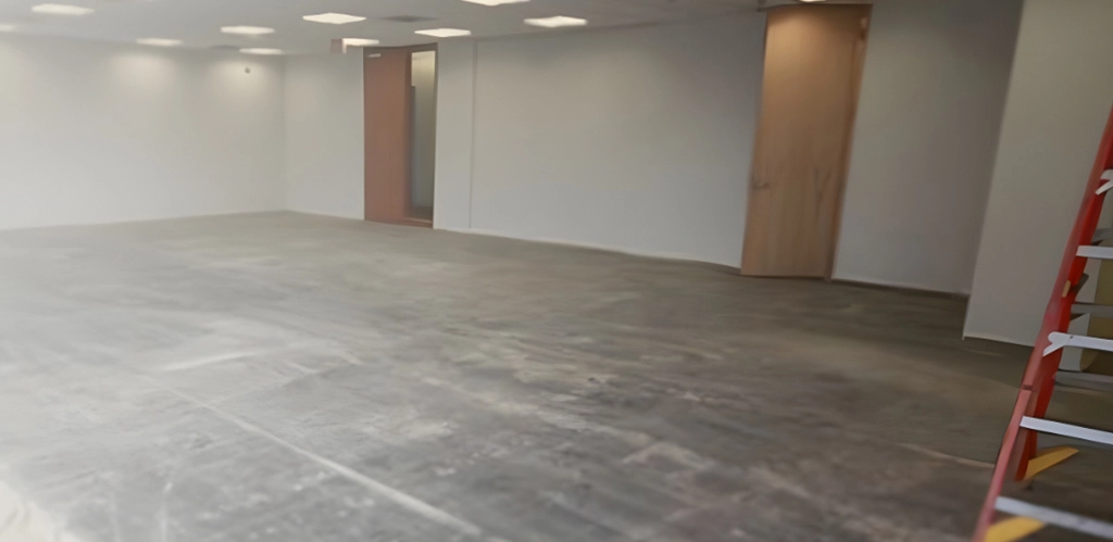 Commercial general contractors in Brampton overseeing office site