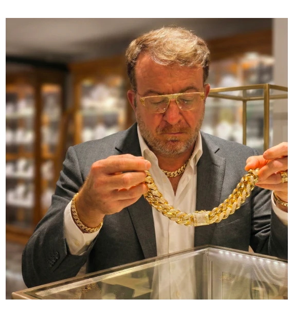 Sell gold in Jacksonville with a calm, professional in-store process