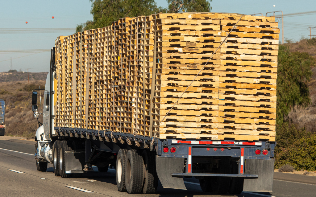 Driver coordinating pallet delivery in Sacramento

