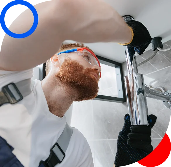 Emergency plumber in Laval fixing burst pipe