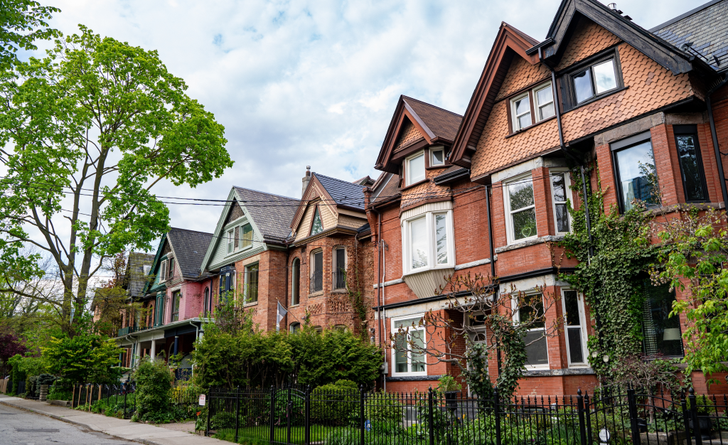 Professional guidance from a real estate broker in Toronto for home sellers
