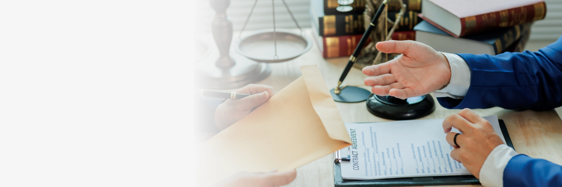 An attorney consults an obstetrics expert witness in the U.S.