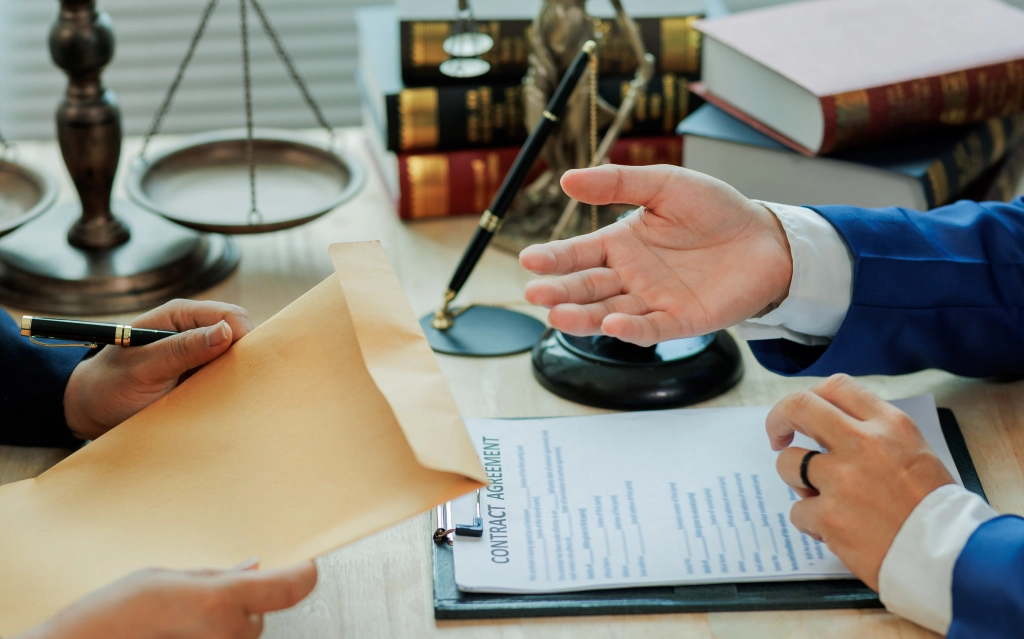 An attorney consults an obstetrics expert witness in the U.S.