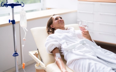 Professional administering aesthetic services in Minneapolis