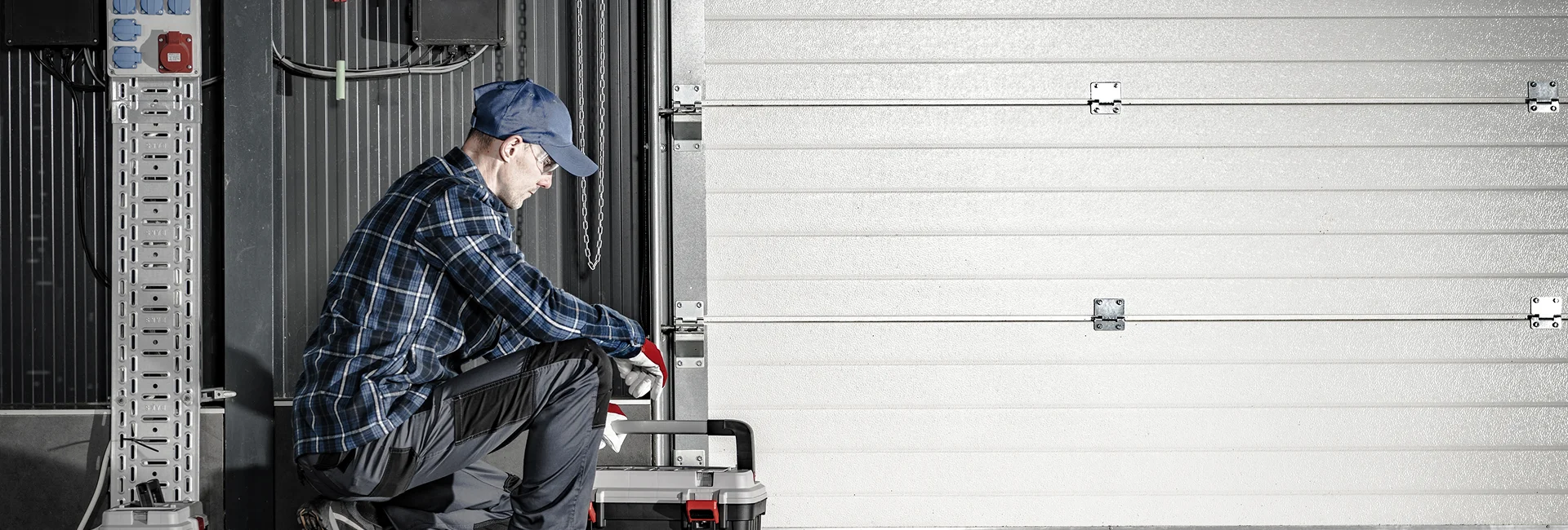 Emergency Garage Door Repair Services Aurora