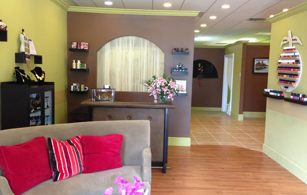 Technician explaining treatments to client clearly