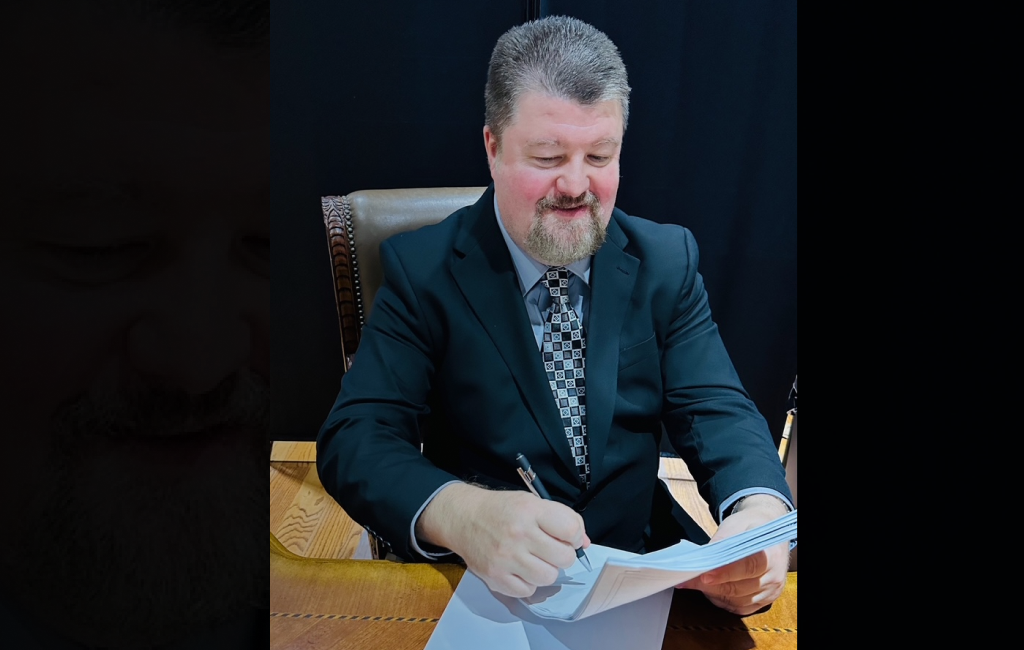 Attorneys receiving guidance through expert case review services