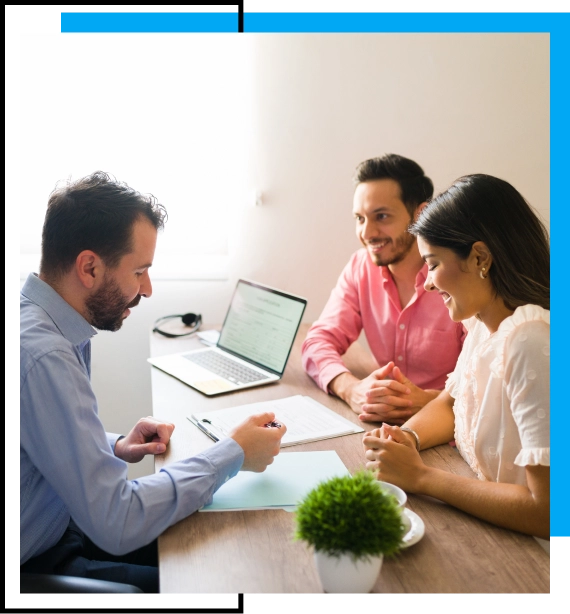 Insurance agency advisor in Rosenberg assisting clients
