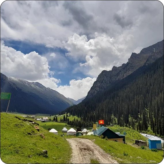 Travel experts in Kyrgyzstan assisting travelers at a scenic overlook
