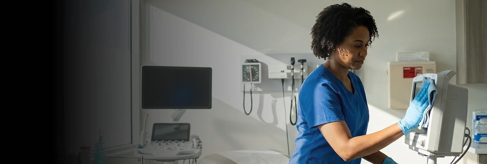 Team providing healthcare cleaning services in Atlanta in a clinic room