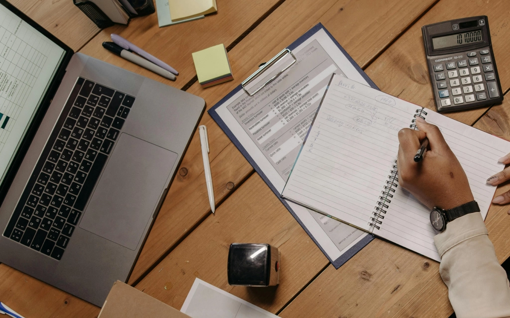 An HR professional processes wages through payroll services in Elizabethtown