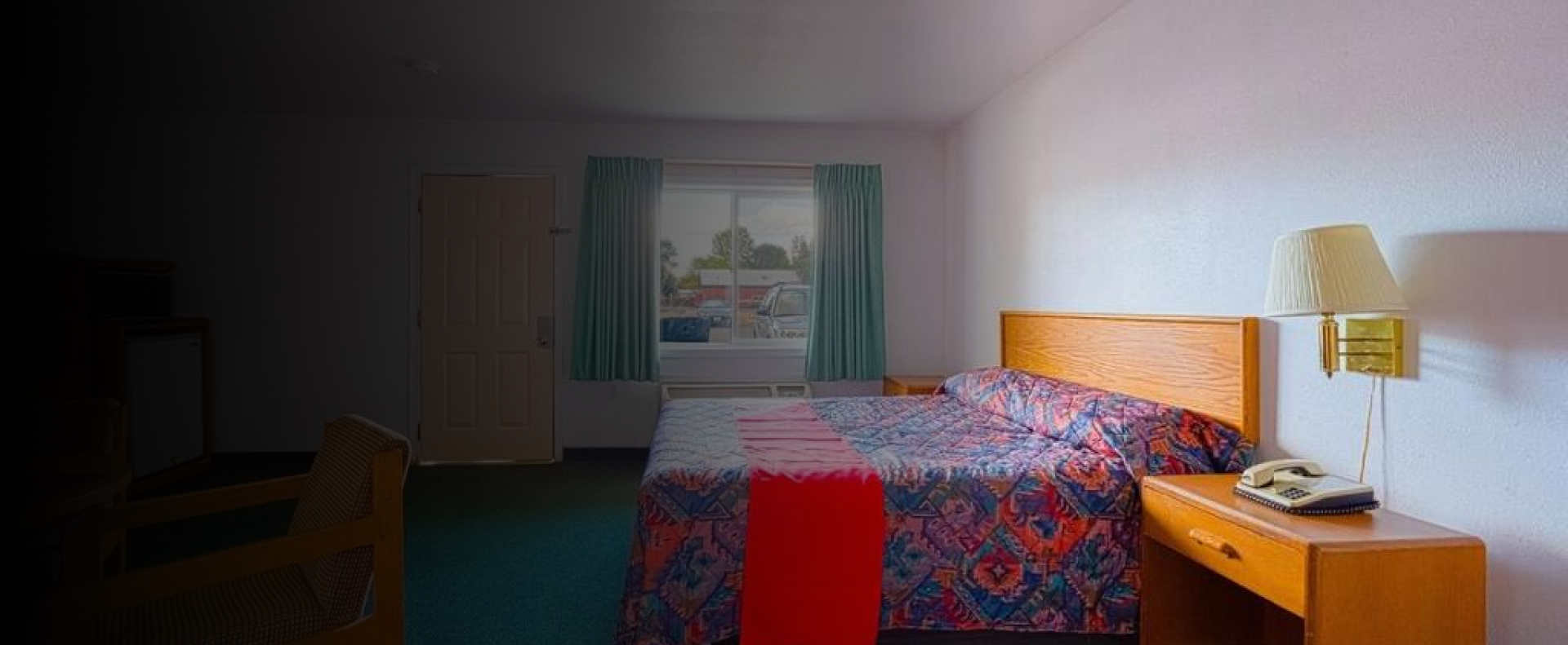 Front view of a motel stay in John Day with welcoming signage