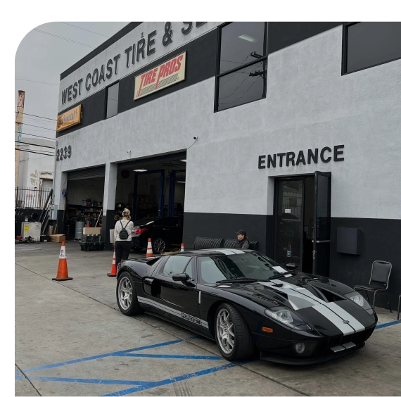 Technician performing mobile tire services in Los Angeles at a driveway