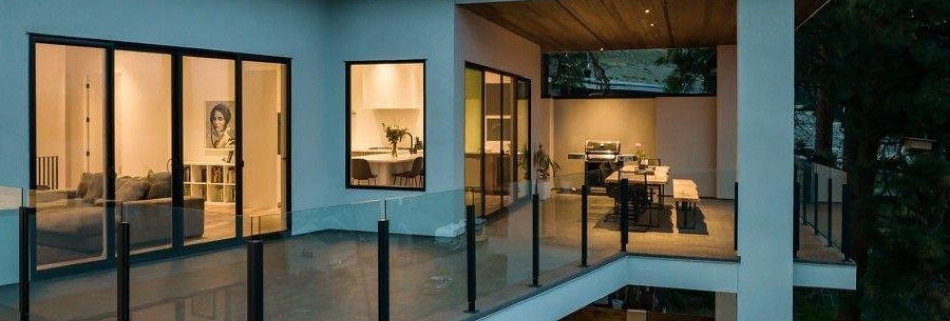 SeaSide Decking — coastal vinyl deck builder in Nanaimo