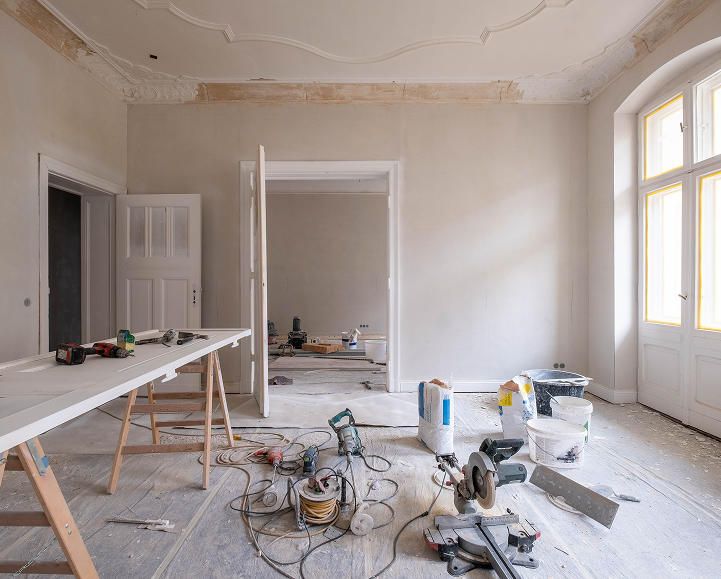 Homeowners planning kitchen remodeling in Los Angeles with designers.