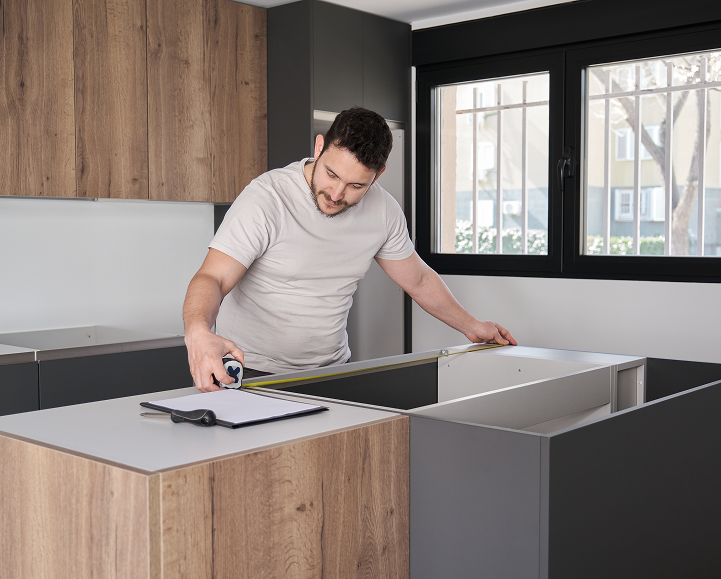 Homeowners reviewing plans with a bathroom remodeling contractor in Los Angeles.