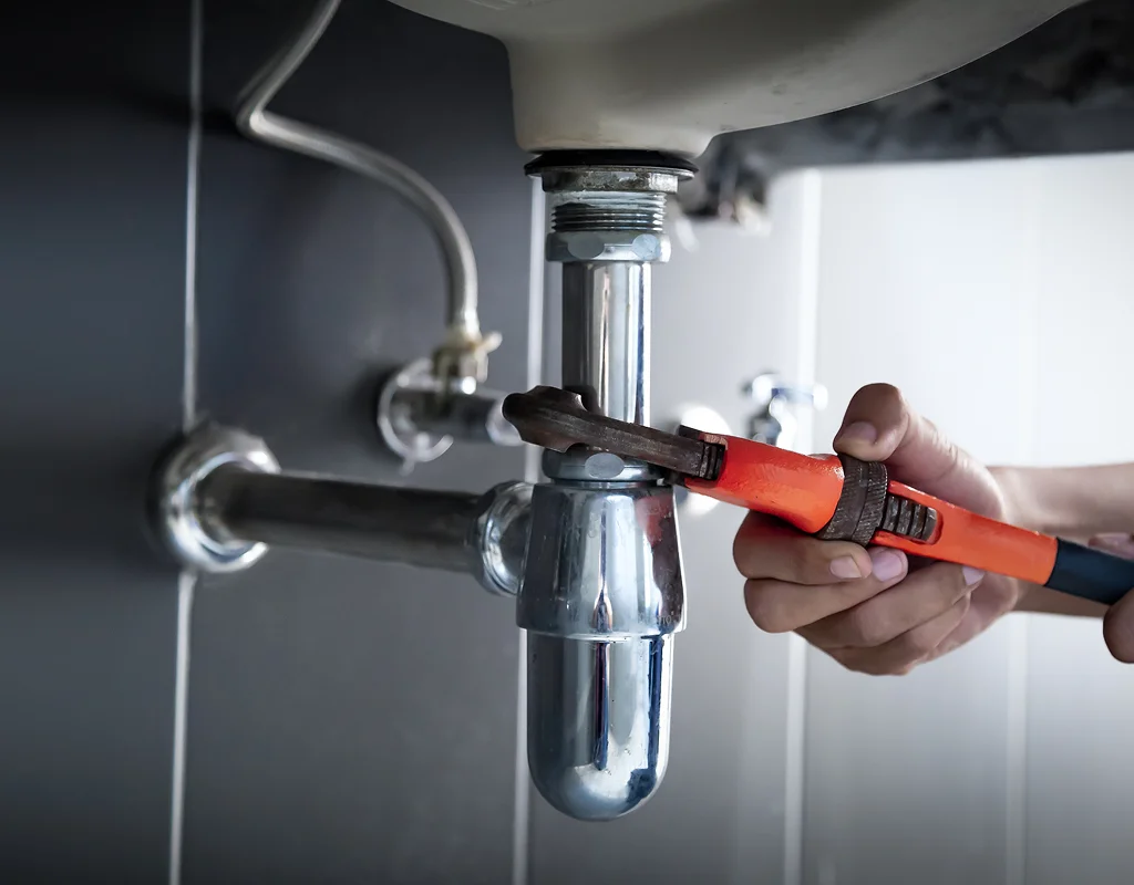 Drainiacs plumbing specialist on the job