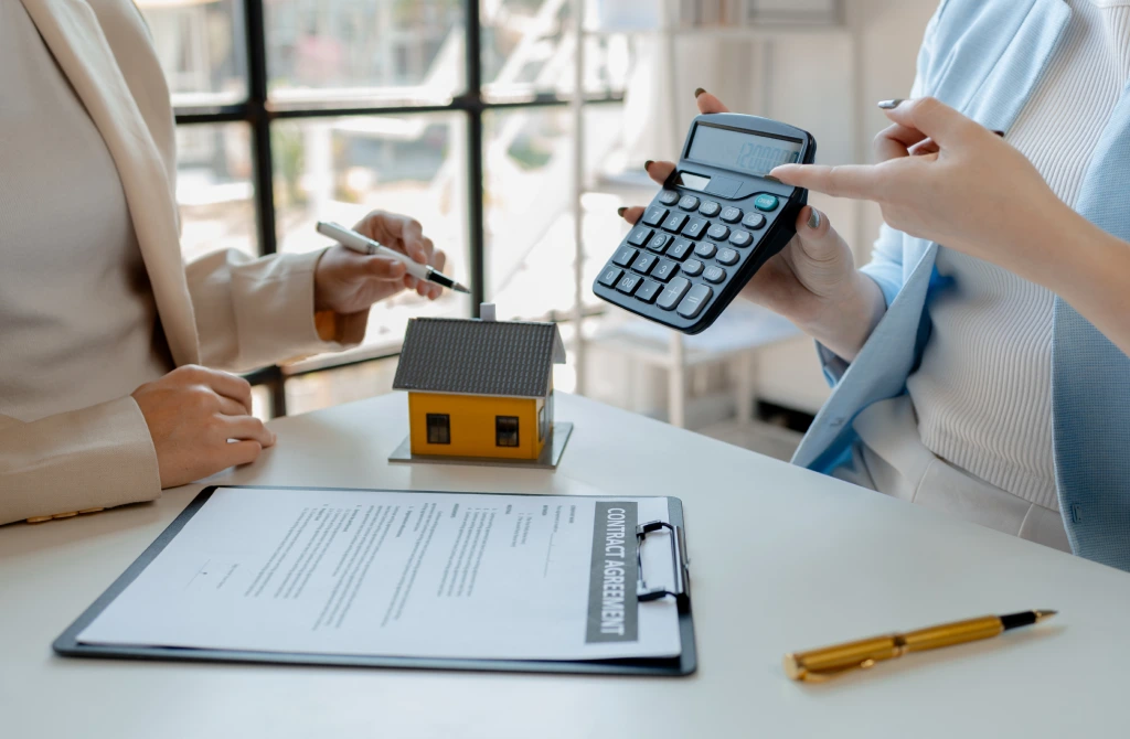 A family exploring Alternative Home Financing options with an advisor.
