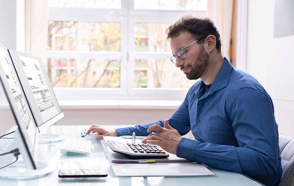 Advisor presenting business financial management solutions to a business owner
