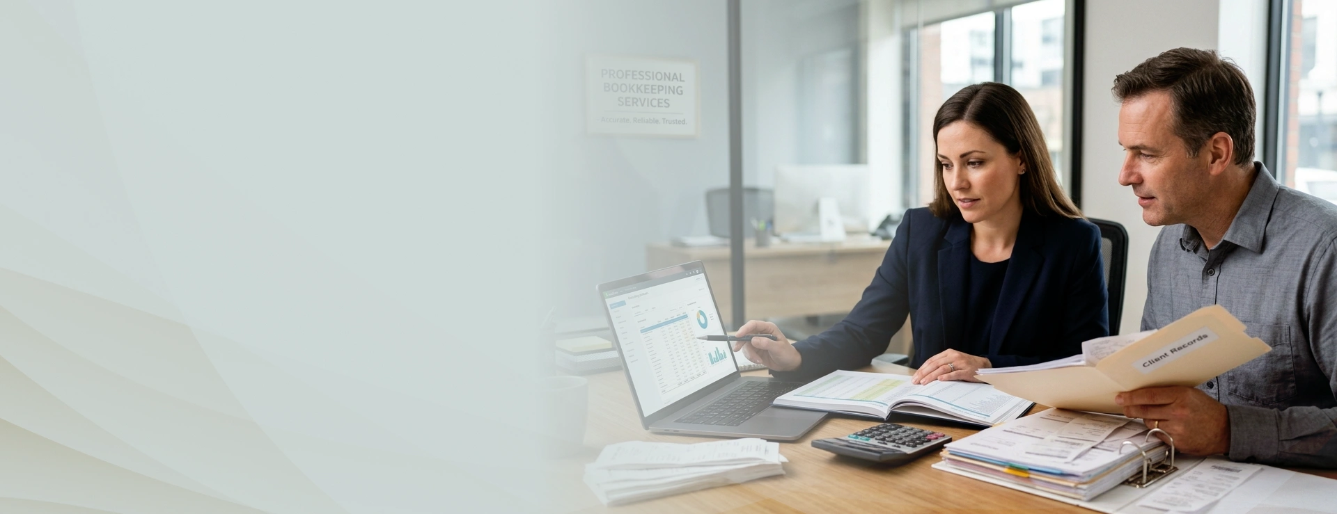 Accountant providing bookkeeping services in Oakland County for a retailer