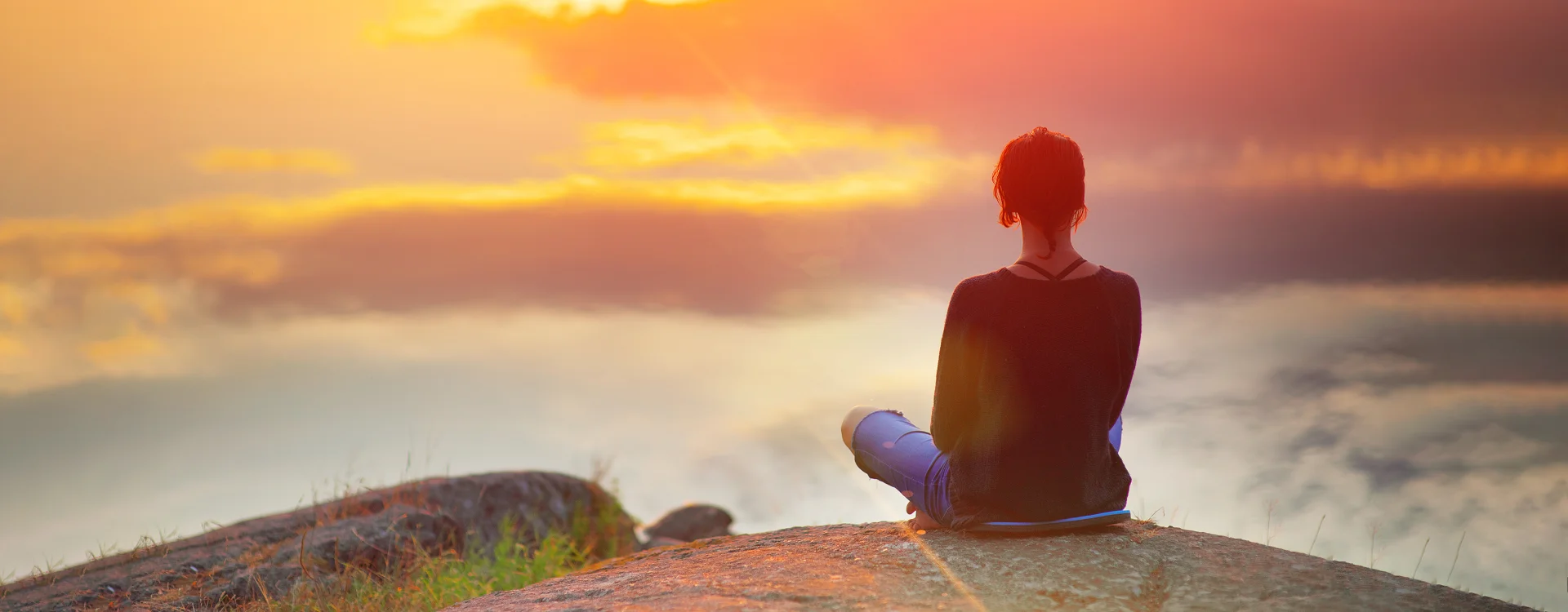 Certified grief recovery coach in the United States meeting with a client.