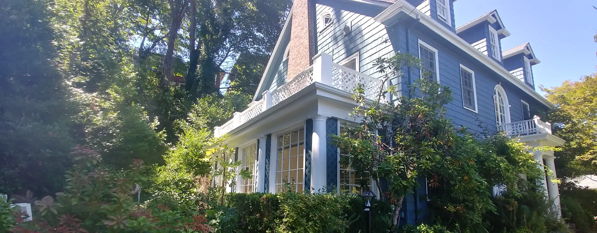 Insured general contractor in Seattle, WA, discussing repairs with a homeowner.