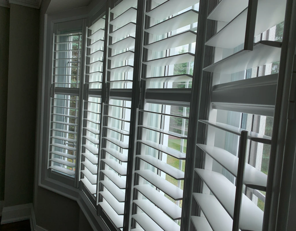 Window treatment experts in Toronto at work