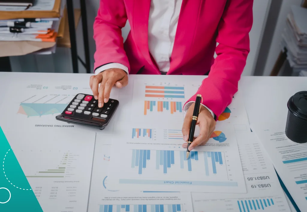 Financial professional providing financial consulting & management