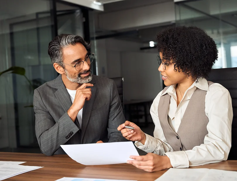 Professional managing records through virtual bookkeeping for businesses