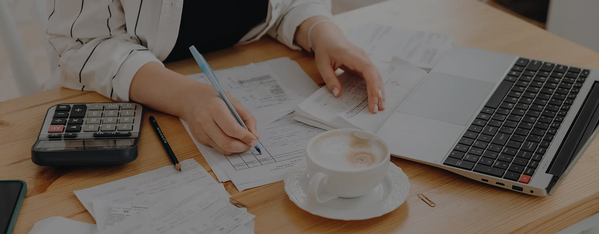 Manufacturer discussing manufacturing bookkeeping services in Florence